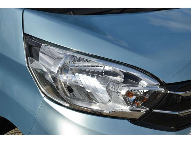 【車の傷がある場合】外装の傷で名刺サイズ以上の傷がある場合、鈑金塗装を行い納車致します。勿論、無料です。※提携工場の状況により納期が変動致しますので納車をお急ぎのお客様には対応出来ない場合があります。