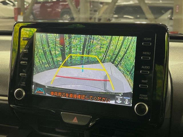 【バックカメラ】駐車時に後方がリアルタイム映像で確認できます。大型商業施設や立体駐車場での駐車時や、夜間のバック時に大活躍！運転スキルに関わらず、今や必須となった装備のひとつです！