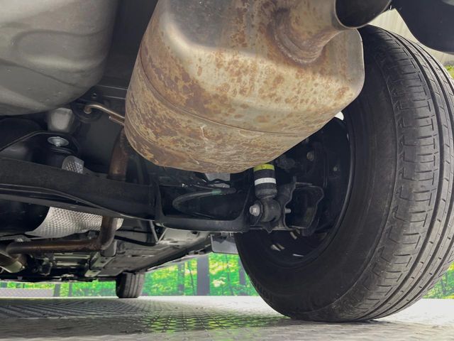 お車を安心してお乗りいただく為には、足回りの定期点検が欠かせません。サービスサポート（有償保証）では無料点検もご提供しており、安心のカーライフをお過ごしいただけるサポート体制が整っています。