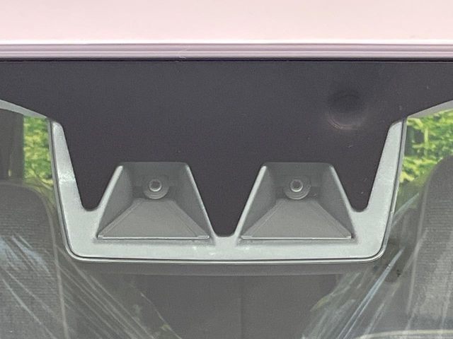 【スマートアシスト】走行中に前方の車両等を認識し、衝突しそうな時は警報とブレーキで衝突回避と被害軽減をアシスト。より安全にドライブをお楽しみいただけます。