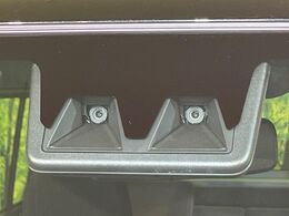 【スマートアシスト】走行中に前方の車両等を認識し、衝突しそうな時は警報とブレーキで衝突回避と被害軽減をアシスト。より安全にドライブをお楽しみいただけます。