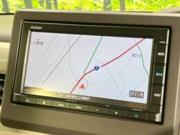 【純正ナビ】人気の純正ナビを装備。オーディオ機能も充実しており、Bluetooth接続すればお持ちのスマホやMP3プレイヤーの音楽を再生可能！毎日の運転がさらに楽しくなります！！