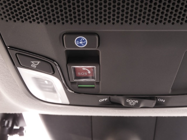 新世代コネクテッド技術「Honda CONNECT」搭載。緊急時にオペレーターのサポートを受けることも可能です。