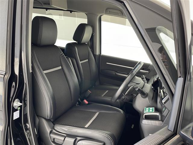 【運転席】座り心地が良いシートなので長時間の運転でも快適にお過ごしいただけます。新品のフロアマットのご注文も可能です。掲載箇所以外にご希望の写真がございましたらお気軽にお問い合わせ下さい。