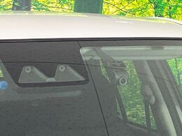 【スマートアシスト】走行中に前方の車両等を認識し、衝突しそうな時は警報とブレーキで衝突回避と被害軽減をアシスト。より安全にドライブをお楽しみいただけます。