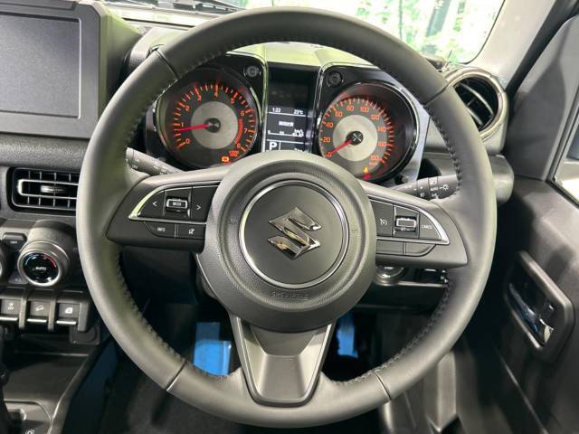 【ステアリングスイッチ】運転中、前方から目線をそらすことなく、オーディオ等の操作が可能な便利機能！安心＆快適なドライブを演出してくれます♪