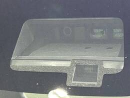 【スズキ　セーフティサポート】走行中に前方の車両等を認識し、衝突しそうな時は警報とブレーキで衝突回避と被害軽減をアシスト。より安全にドライブをお楽しみいただけます。