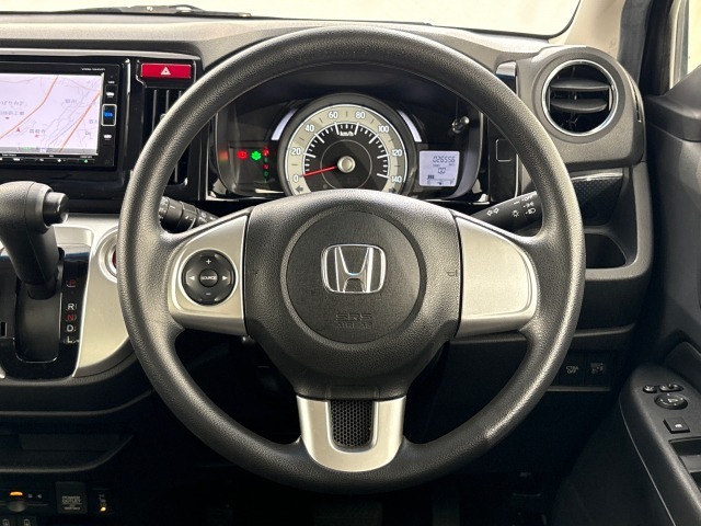 ステアリングでオーディオソース・音量調整もできます