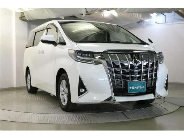 広々とした車内空間にデザインも上質で人気のお車です！