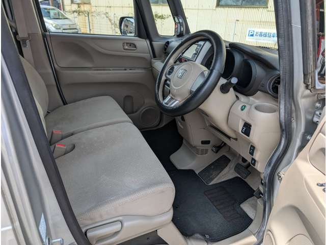 【車内抗菌・抗ウィルス＋消臭】車内抗菌オプションございます！車内抗菌・抗ウィルス＋消臭を行うことで快適なドライブ。ご使用直後はアルコールによる殺菌効果があり、消臭・抗菌します！