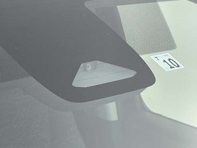 【ドライブレコーダー】映像・音声などの運転中の記録を残します。事故などを起こした起こされた時の証拠になりえますので、もしも時でも安心ですね。