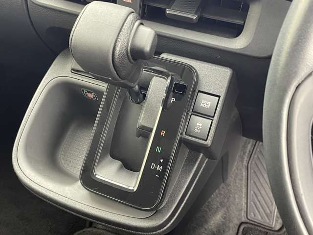 【シフトレバー】『シフトレバー』の画像になります。写真の内容に関してご不明点、ご質問等がございましたらお気軽にガリバー店舗までお問い合わせください。