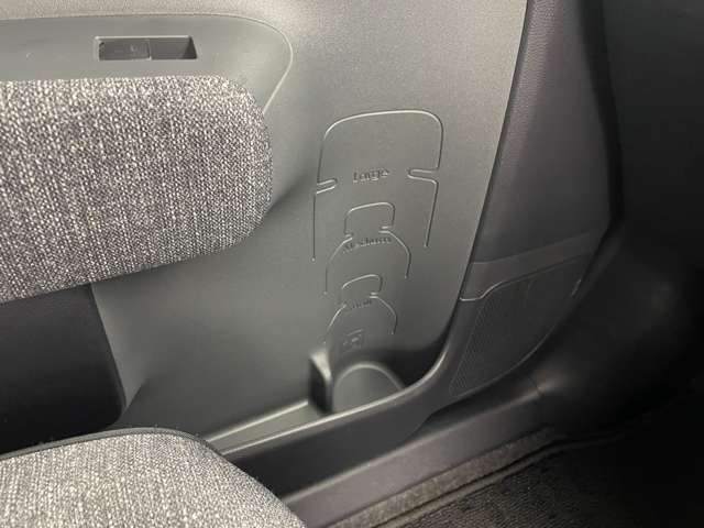 【ドリンクホルダー】『ドリンクホルダー周辺』の画像になります。写真の内容に関してご不明点、ご質問等がございましたらお気軽にガリバー店舗までお問い合わせください。