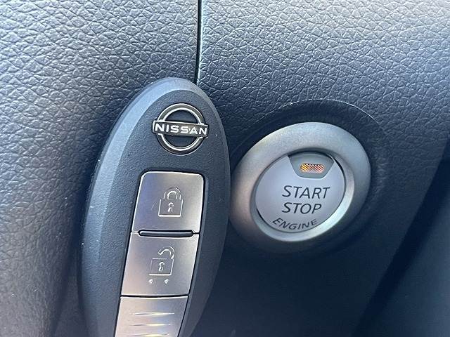 【インテリキー】車内へのアクセスやエンジン始動が行える今や必須。「イモビライザー」まで備わっております。