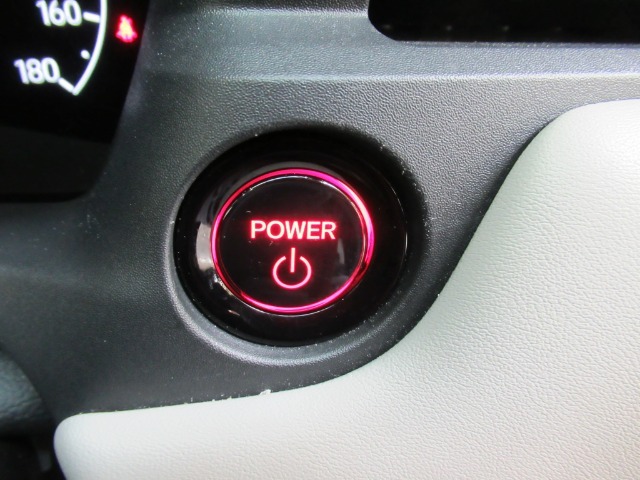 当店展示車両は全車、車内徹底クリーニング済できれいですよ☆ぜひご来店の上ご確認ください☆