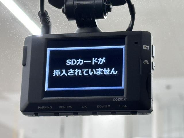 ドライブレコーダー装備してますよ。　思いでの記録や万が一の時の記録にも便利ですね。