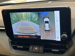【パノラミックビューモニター】専用のカメラにより、上から見下ろしたような視点で360度クルマの周囲を確認することができます☆死角部分も確認しやすく、狭い場所での切り返しや駐車もスムーズに行えます。