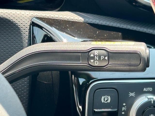 【シフト】スムーズなシフトチェンジで快適にお車を操縦していただけます。
