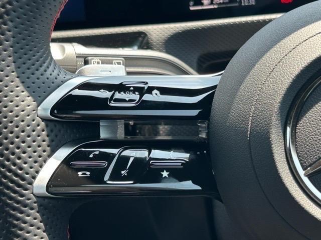 【　ステアリングスイッチ　】手元のスイッチでナビ操作が可能です！！非常に便利な機能です。取り付けのナビによってはオプション設定となっております！詳しくはスタッフまで♪