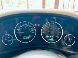 【スピードメーター】『スピードメーター』の画像になります。メーターがシンプルで見やすく運転しやすいですね！