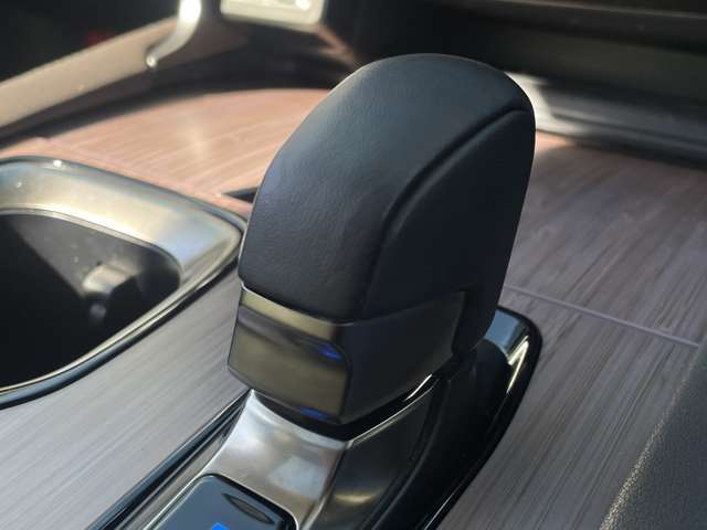 【シフトレバー】『シフトレバー』の画像になります。写真の内容に関してご不明点、ご質問等がございましたらお気軽にガリバー店舗までお問い合わせください。