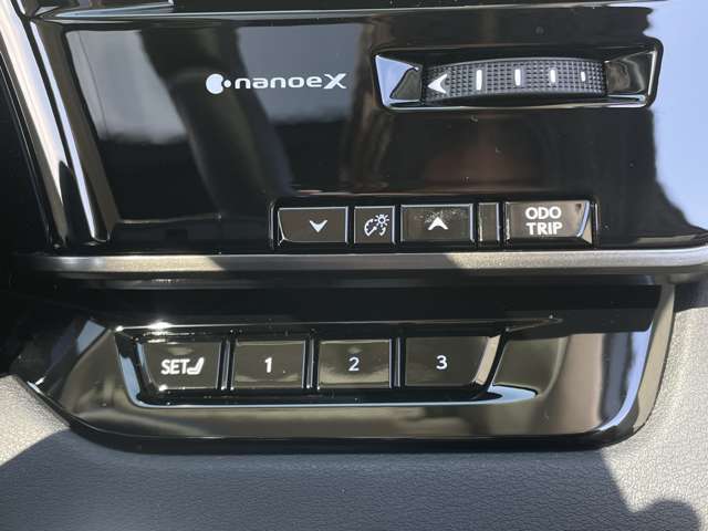 【運転席操作部】『運転席周辺の装備』の画像になります。快適なドライブを楽しむための機能が装備されています！運転席から触れるので使いやすいです！