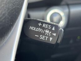 【レーダークルーズコントロール】高速道路での長距離走行が楽に！！自動で速度を保つクルーズコントロールが、衝突軽減システムと連携し、前方の車両を感知して車間を保つように速度調節してくれます！！