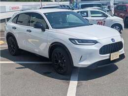 アルミホイール付きで足元の印象が引き締まって見えます。クルマのオシャレも足元から見られるかも知れませんね。