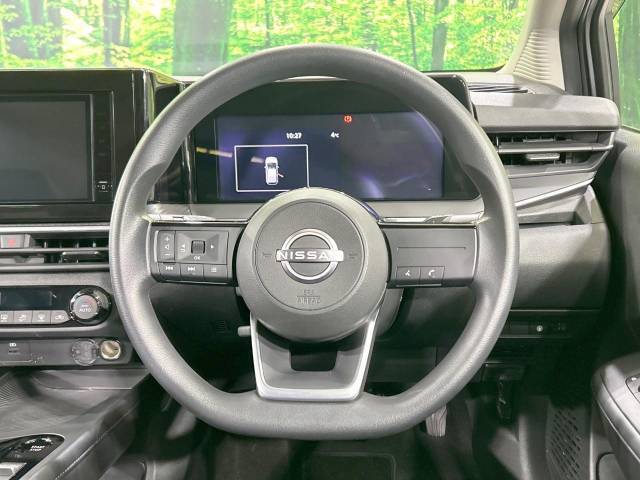 【ステアリングスイッチ】運転中、前方から目線をそらすことなく、オーディオ等の操作が可能な便利機能！安心＆快適なドライブを演出してくれます♪