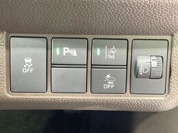 【ホンダセンシング】走行中に前方の車両等を認識し、衝突しそうな時は警報とブレーキで衝突回避と被害軽減をアシスト。より安全にドライブをお楽しみいただけます。