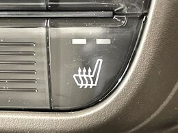 【シートヒーター】寒い日に重宝するシートヒーター！エアコンより早く温まってくれるので寒がりの人も安心ですね♪エアコンの温風は乾燥するから苦手、という方にもをおすすめです。