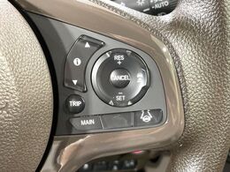 【アダプティブクルーズコントロール】高速道路での長距離走行が楽に！！自動で速度を保つクルーズコントロールが、衝突軽減システムと連携し、前方の車両を感知して車間を保つように速度調節してくれます！！