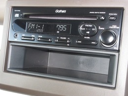 N-WGNに付いているギャザズ1DINCDチューナー（CX-174C）はCDプレーヤー・AM/FMチューナー付です。お好みの音楽を聞きながらのドライブは楽しさ倍増ですね！