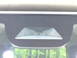 【ホンダセンシング】走行中に前方の車両等を認識し、衝突しそうな時は警報とブレーキで衝突回避と被害軽減をアシスト。より安全にドライブをお楽しみいただけます。