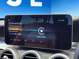 ●Apple　Car　Play：スマホとの有線接続で、ナビ・オーディオ再生などスマホのアプリ機能が画面でも使える便利機能です！