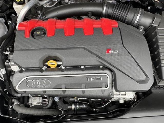 ●2.5TFSIエンジン『入庫時の状態もとても良く、エンジン機関も良好！ぜひ一度現車を御覧下さい！他にも多数の在庫を展示！』