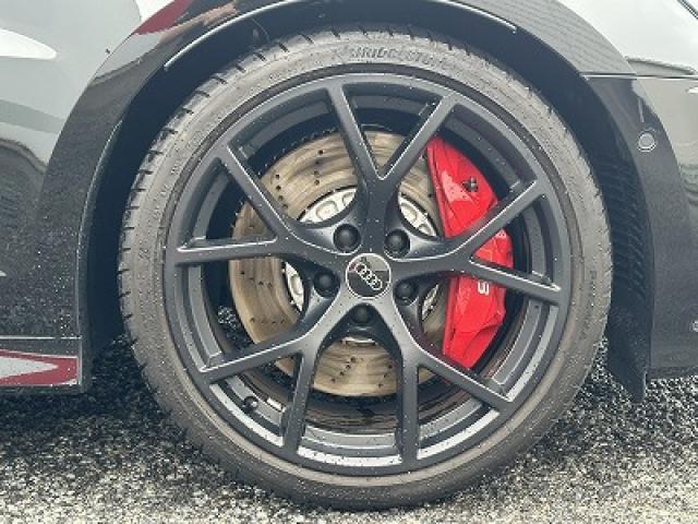 ●純正19インチアルミホイール『スタイリッシュなデザインでAudiならではの卓越した走りを支えるホイールと足回りです！』