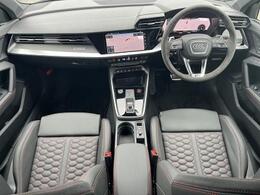 ●【認定中古車】Audi専門のテクニシャンが、100項目にもおよぶ精密な点検を実施。すべてをクリアしたAudi車のみが対象となります。
