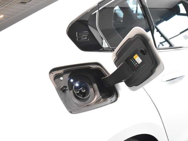 リモート商談実施中！ご自宅に居ながらお車の詳細を担当コンサルタントがオンライン画像でご案内致します。