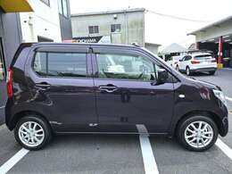 ワンオーナー　5MT　純正オーディオ　運転席シートヒーター　社外14インチアルミホイール　電動格納ミラー　オートエアコン　キーレスエントリー　集中ドアロック　UVカットガラス　プライバシーガラス☆