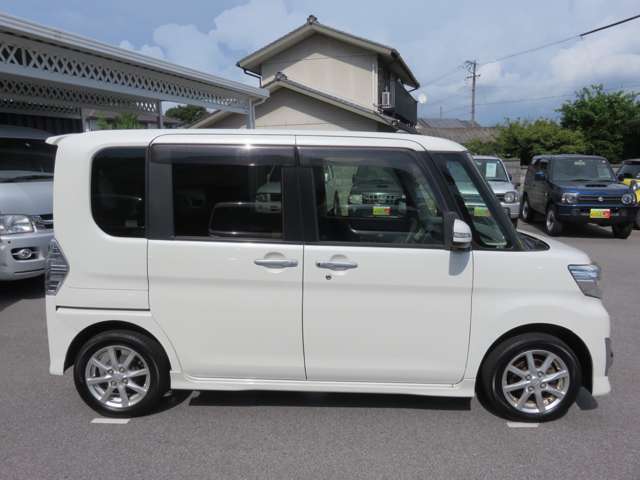 自社では板金塗装ブースも完備しておりますので車体の＊擦り傷＊へこみなどもしっかりと修理させていただいております！