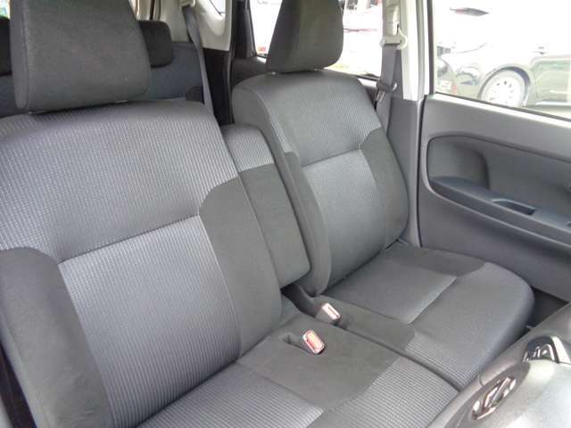 シートは、座りやすく、運転時のホールド性もよく、掃除しやすい生地になっています。