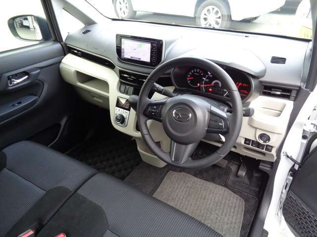 運転席・助手席共に十分なスペースがありますので快適に移動できます！