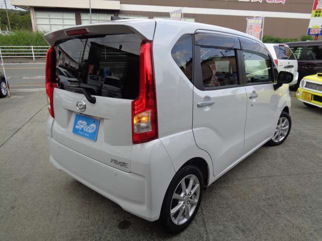 XリミテッドII　SAIIIは、純正ナビ装着用アップグレードパックとブラックインテリアパック（革巻ステアリング（メッキオーナメント付）、メッキインナードアハンドル、ブラックインテリア）が特別装備。