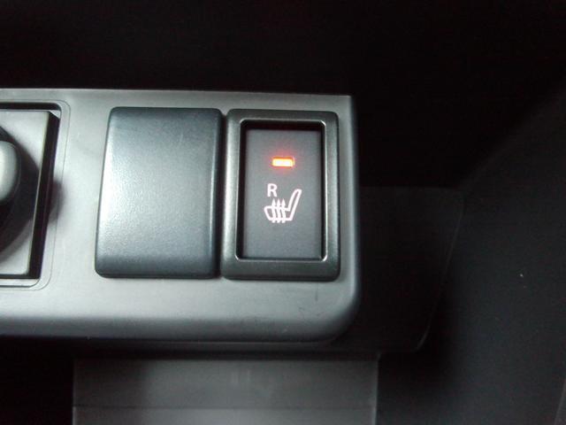 運転席にお座りの方のためにシートヒーターを装備☆