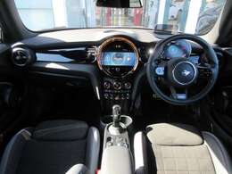 インテリアカラー：ブラック