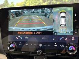 【パノラミックビューモニター】専用のカメラにより、上から見下ろしたような視点で360度クルマの周囲を確認することができます☆死角部分も確認しやすく、狭い場所での切り返しや駐車もスムーズに行えます。