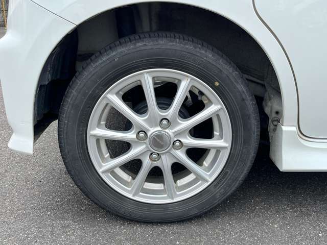 当店は、直接前オーナー様から買取致しました車両を流通コストを掛けずにダイレクトで販売！だから安いんです！気になるクルアがありましたらお気軽にアップル名張店！電話番号0066-9711-965015まで！