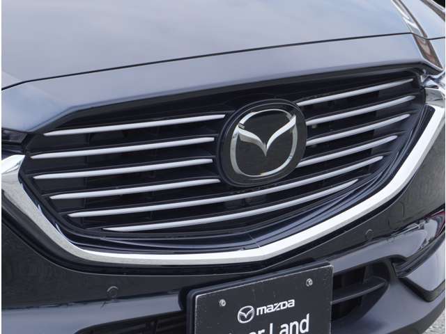 大型フロントグリルマツダ車とわかるポイントですね