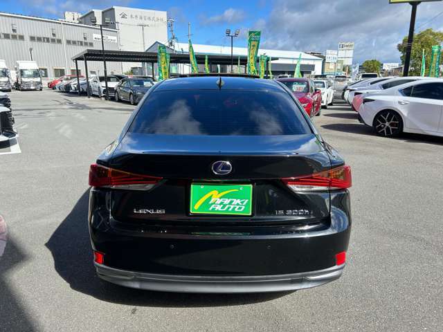 車両の装備であったり、オプションなどもご説明させていただきます。